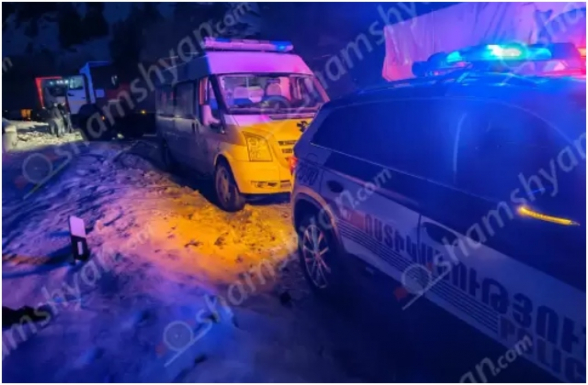 Երևան-Մեղրի ճանապարհին բախվել են «Mercedes»-ը և Իրանի քաղաքացու ավտոբուսը․ կա տուժած